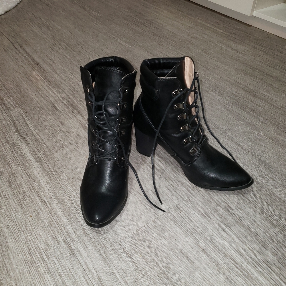 Black Pointed Toe High Heel Leather Ankle Booties sz 8